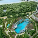 Nice 1Br At Gold Coast Apartment By Travelio
