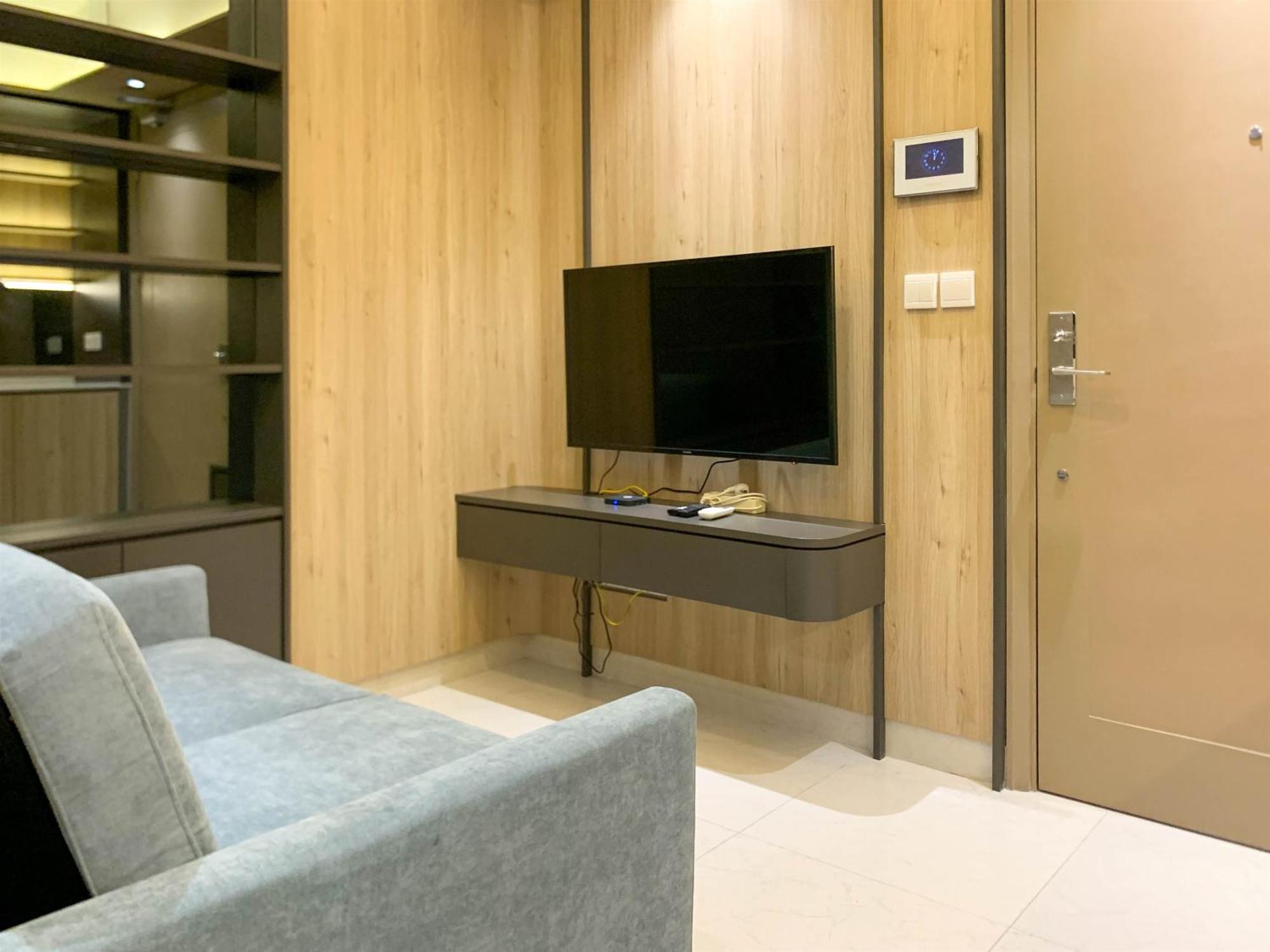 1br At Gold Coast By Travelio Jakarta